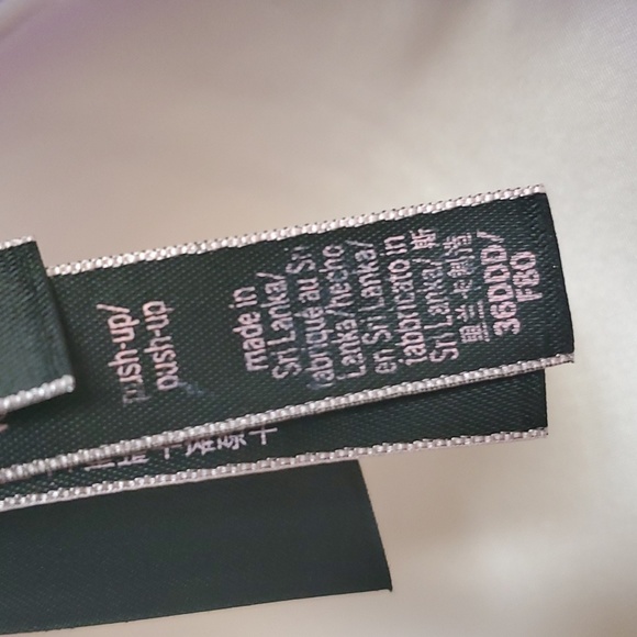 Victoria's Secret Bra. Size 36DDD - Picture 5 of 5